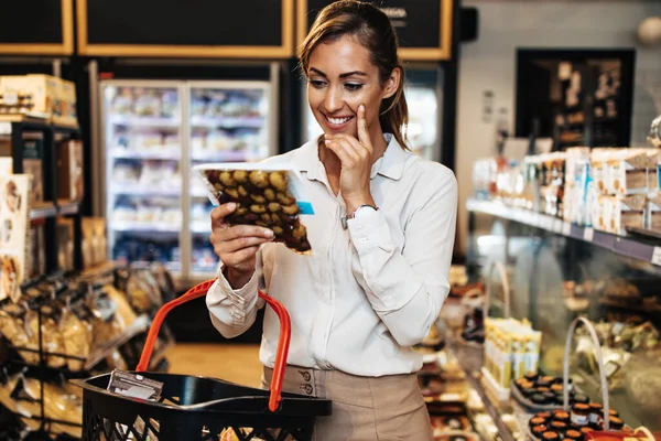 Beautiful Young Elegant Woman Buying Some Healthy Food Drink Modern — Stock Photo, Image