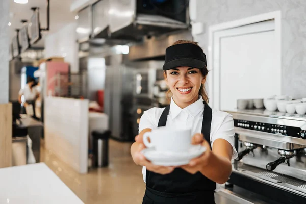 Belle Heureuse Jeune Ouvrière Travaillant Dans Une Boulangerie Restaurant Restauration — Photo