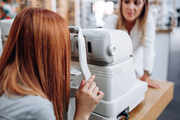 Beautiful Young Redhead Woman Smiling Eyesight Diopter Examination Checkup Eye — Stock Fotó