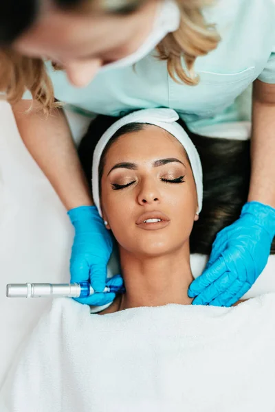 Professional Cosmetologist Making Mesotherapy Injection Dermapen Face Effective Skin Rejuvenation — ストック写真