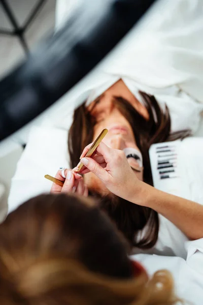 Beautiful Young Adult Woman Receiving Professional Eyelash Makeup Treatment Cosmetician — Fotografia de Stock