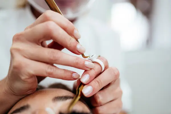 Beautiful Young Adult Woman Receiving Professional Eyelash Makeup Treatment Cosmetician — Stockfoto