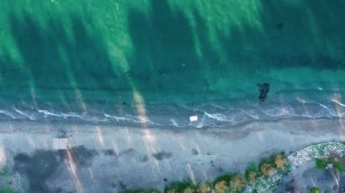 İnciralti, İzmir 'in güzel dalgalarıyla Türk deniz manzarası