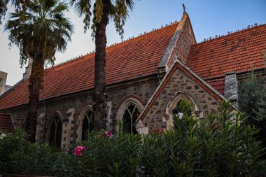İzmir, Alsancak 'taki eski bir taştan evanjelik kiliseye yakından bakın.