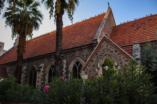 İzmir, Alsancak 'taki eski bir taştan evanjelik kiliseye yakından bakın.