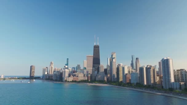 Эпический Снимок Озера Мичиган Панорамный Вид Чикаго Камера Летит Над — стоковое видео