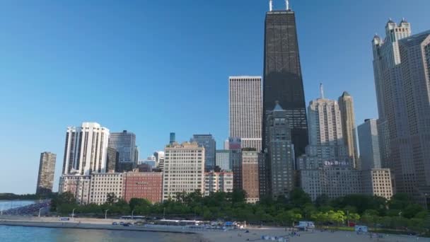 Tiro Épico Lago Michigan Para Vista Panorâmica Chicago Câmera Está — Vídeo de Stock