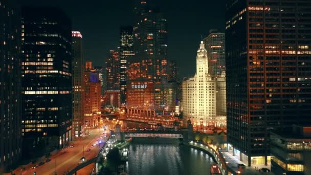 Nocny Widok Lotu Ptaka Centrum Chicago Wieża Trump Miejski Krajobraz — Wideo stockowe