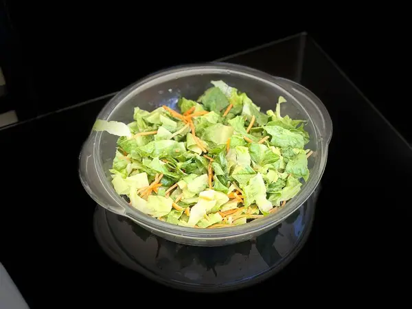 Bir kasede taze sebzeler