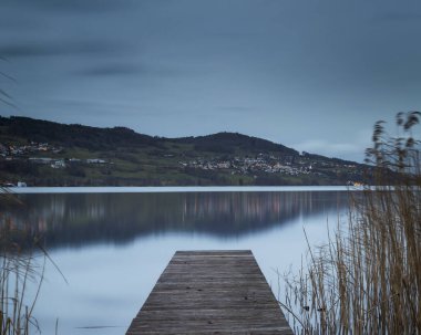 Hallwil Gölü 'ndeki karamsar atmosfer