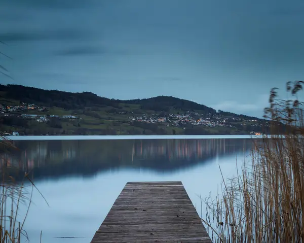 Hallwil Gölü 'ndeki karamsar atmosfer
