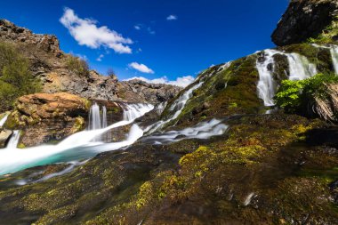 İzlanda Görkemli Şelaleleri Engebeli Güzelliğin Ortası 