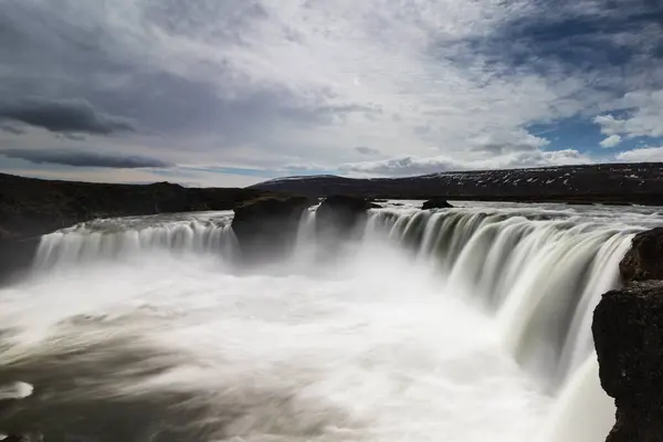 İzlanda - Majestic Godafoss Gündüz Şelalesi ve Çarpıcı Güneşler