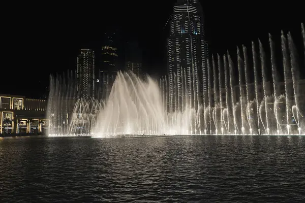 Gece Dubai Şehri Çölde Çarpıcı Şehir Işıltısı