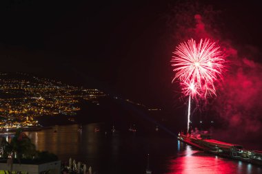 Funchal Madeira 'da Olağanüstü Havai fişek Gösterimi