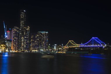 Brisbanes Canlı Günbatımı ve Gece Kenti
