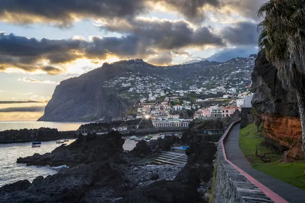Madeira Adası 'nda Çarpıcı Kıyı Bölgesi Görüntüleri