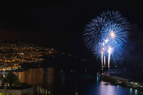 Funchal Madeira 'da Olağanüstü Havai fişek Gösterimi