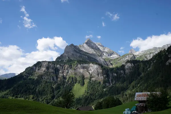 Gitschen Bölgesi 'nde nefes kesici Alp Yürüyüşü
