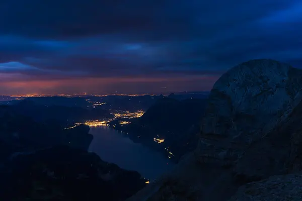 İsviçre Alplerinde Gitschen 'in Üzerinde Sihirli Gece Gökyüzü