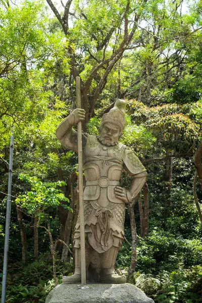 Hong Kong 'da Doğa ile çevrili Majestic Buddha Tapınağı