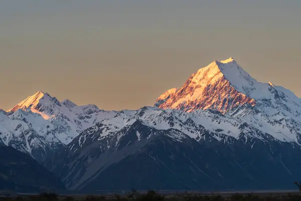 Aoraki Dağı 'nı keşfeden Aşçı Ulusal Parkları Majestic Peaks
