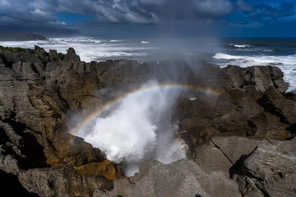 Yeni Zelanda 'nın Gözleme Anka' sının Görkemli Hava Deliklerine Şahit Olmak
