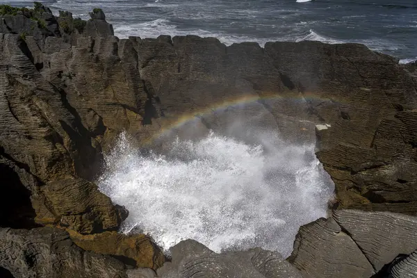 Yeni Zelanda 'nın Gözleme Anka' sının Görkemli Hava Deliklerine Şahit Olmak