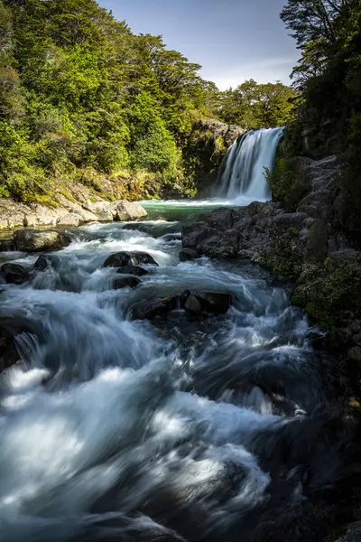 Şelaleler ve Tongariro Ulusal Parkı 'nın Engebeli Nehirleri
