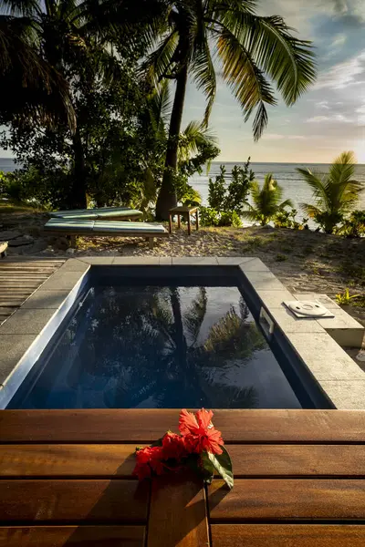 Issız Ada ve Fiji Havuz Kaçışı