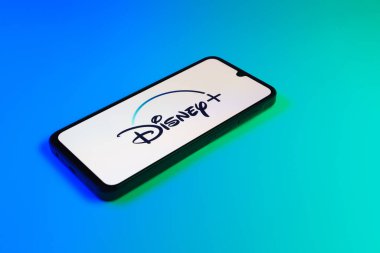 Prag, Çek: Logo Disney ile izole edilmiş arka planda modern akıllı telefon aygıtı+