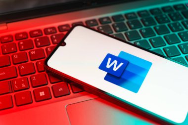 Prag, Çek Cumhuriyeti - 10 21 2024: Kelime logosunu gösteren akıllı telefon.