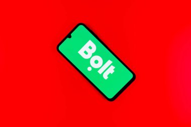 Prag, Çek: Logo cıvatalı modern akıllı telefon 