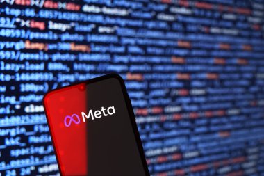 Prag, Çek Cumhuriyeti - 720 2024: Meta logosunu gösteren akıllı telefon.