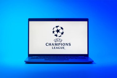 Prag, Çek Cumhuriyeti - 21 Ekim 2024: Şampiyonlar Ligi logosunu gösteren modern dizüstü bilgisayar ekranı