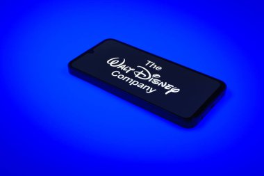 Prag, Çek Cumhuriyeti - 10 21 2024: Walt Disney logosunu gösteren akıllı telefon.