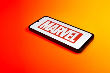 Prag, Çek Cumhuriyeti - 10 21 2024: Marvel logosunu gösteren bir defter.