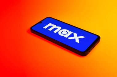 Prag, Çek Cumhuriyeti - 10 21 2024: Yüzeyde maksimum logo gösteren defter.