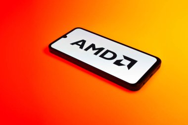 Prag, Çek Cumhuriyeti - 10 21 2024: Yüzeyde AMD logosu gösteren defter.