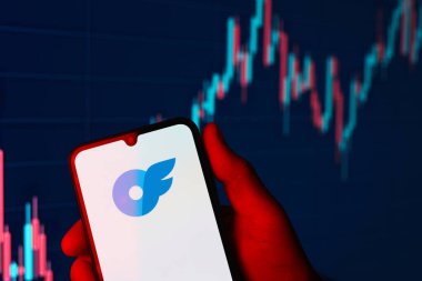 Prag, Çek: Logolu modern akıllı telefon sadece grafik arka planında hayranlar var 