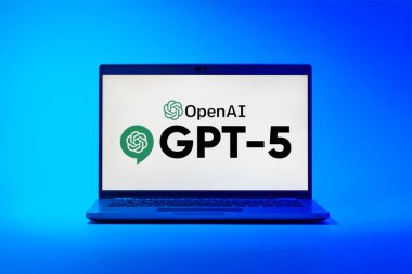 Prag, Çek Cumhuriyeti - 21 Ekim 2024: GPT-5 logosunu gösteren modern dizüstü bilgisayar ekranı