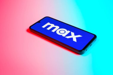 Prag, Çek Cumhuriyeti - 720 2024: MAX logosunu gösteren akıllı telefon