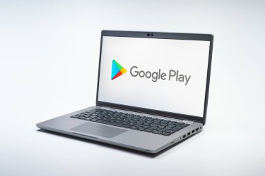 Prag, Çek Cumhuriyeti - 10 21 2024: Google oyun logosunu gösteren bir defter.