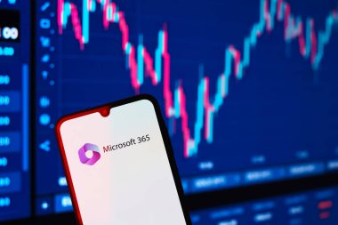 Prag, Çek: Mikroskop 365 logolu modern akıllı telefon 