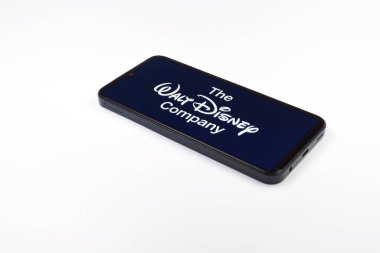 Prag, Çek Cumhuriyeti - 10 21 2024: Walt Disney logosunu gösteren akıllı telefon.