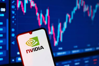 Prag, Çek: Logo Nvidia 'lı modern akıllı telefon 