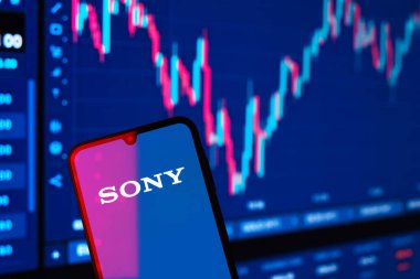 Prag, Çek Cumhuriyeti - 10 21 2024: Sony logosunu gösteren akıllı telefon.