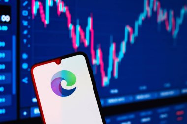 Prag, Çek Cumhuriyeti - 720 2024: Sınırın logosunu gösteren akıllı telefon