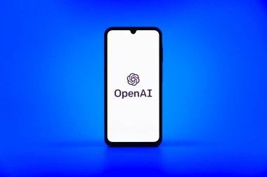 Prag, Çek Cumhuriyeti - 10 21 2024: OpenAI logosunu gösteren akıllı telefon.
