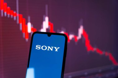 Prag, Çek Cumhuriyeti - 10 21 2024: Sony logosunu gösteren akıllı telefon.